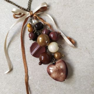 1€: Collar abalorios marrón