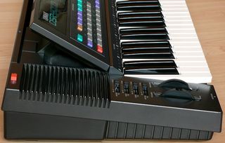 Yamaha DSR-2000 sintetizador FM