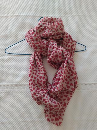 Foulard finito corazones rojos