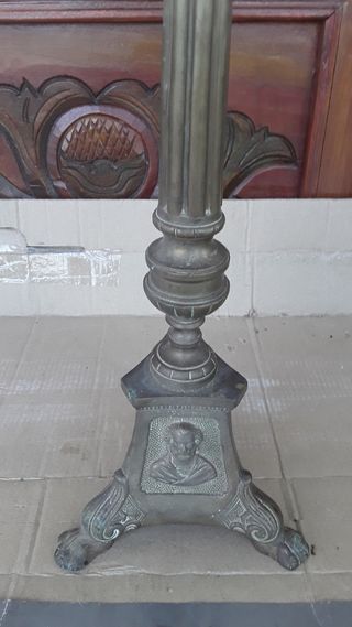 candelabro antiguo.
