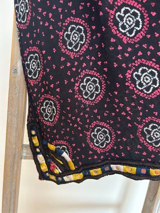 Vestído bordados y abalorios. Marca Raga Talla XS