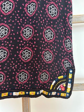 Vestído bordados y abalorios. Marca Raga Talla XS