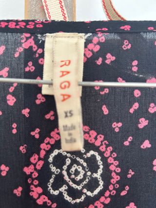 Vestído bordados y abalorios. Marca Raga Talla XS