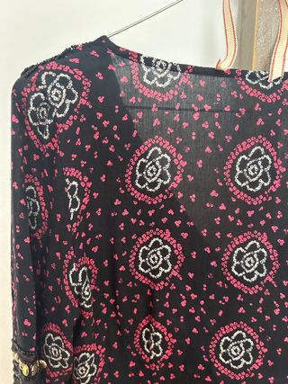 Vestído bordados y abalorios. Marca Raga Talla XS
