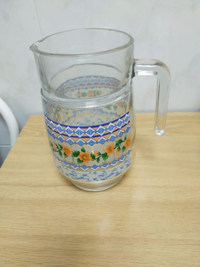 Juego de vasos y jarra
