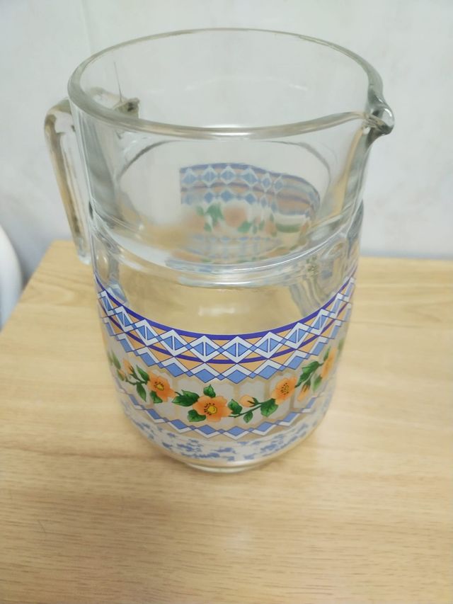 Juego de vasos y jarra