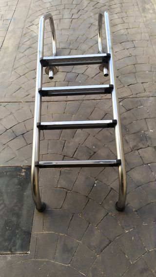 Escalera piscina