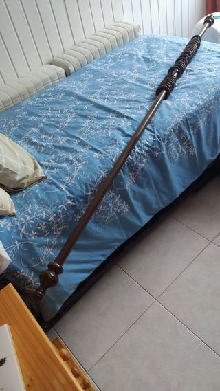 Barra cortinas de madera.