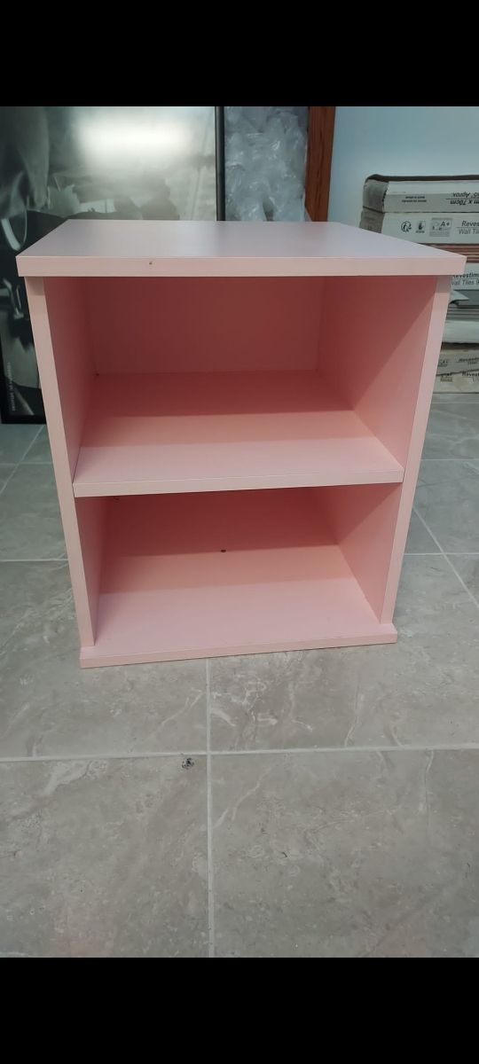 mesita o estantería