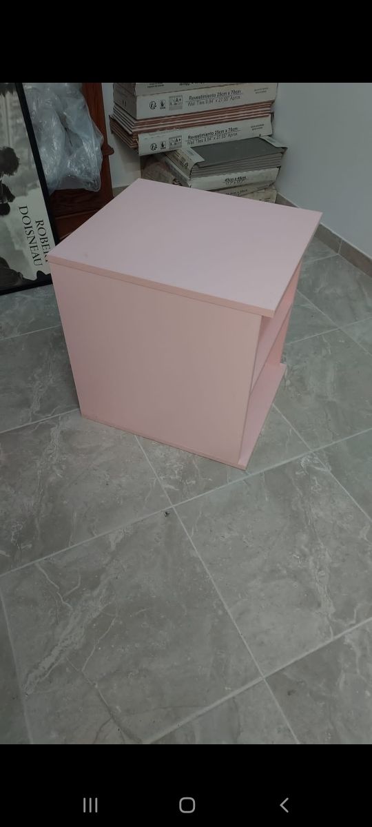 mesita o estantería