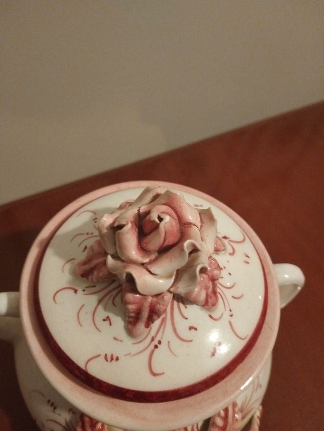 Precioso recipiente de cerámica