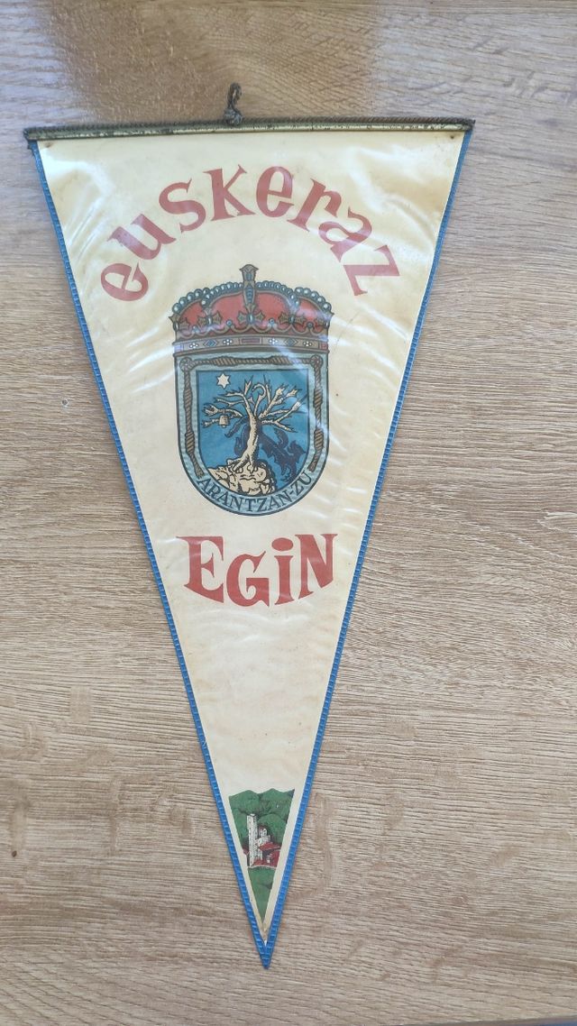 Banderin Euzkeraz Egin. Arantzan Zu