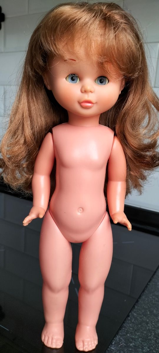 Muñeca Trini de Famosa.