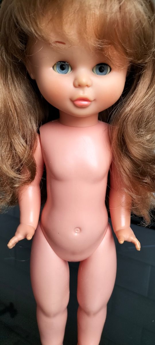 Muñeca Trini de Famosa.