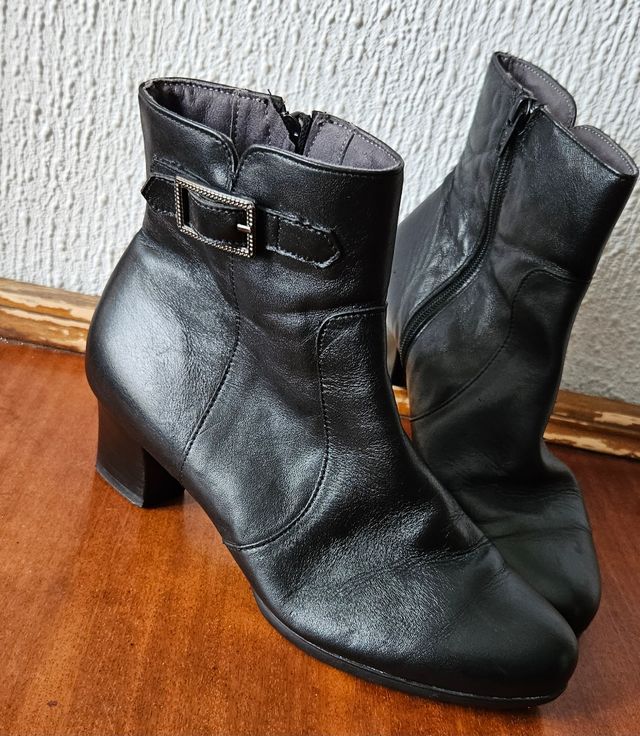 BOTINES DE PIEL MUJER PITILLOS NRO 38