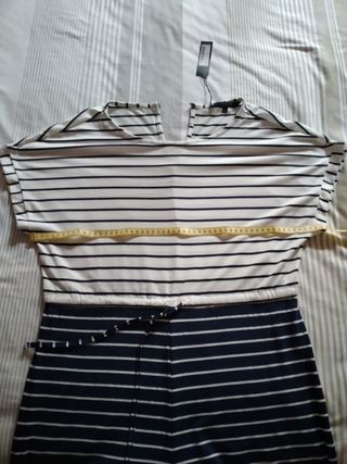 Mono de rayas azul y blanco