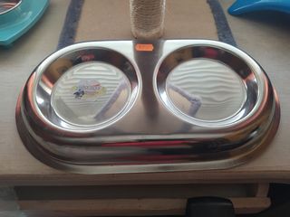 Material para perros y gatos. Comedero