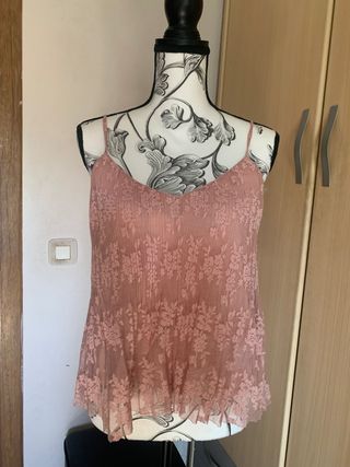 camisa rosa de tirantes