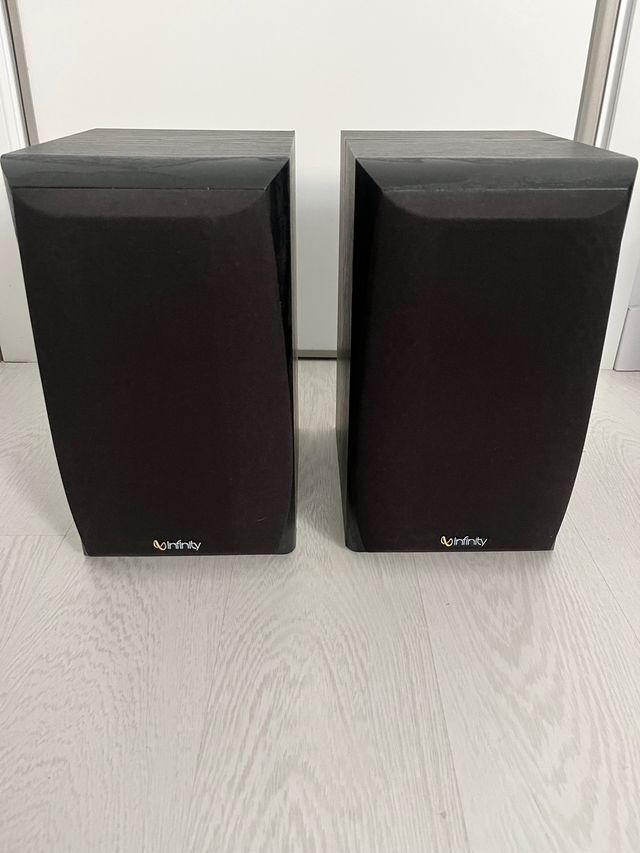 altavoces INFINITY