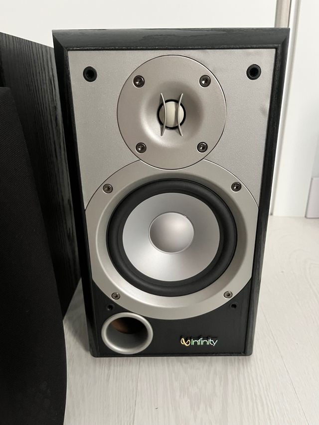 altavoces INFINITY