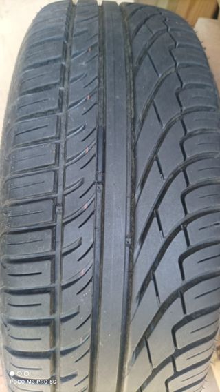 rueda con llanta nueva 