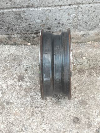 Llanta clasicos Renault tres tornillos 