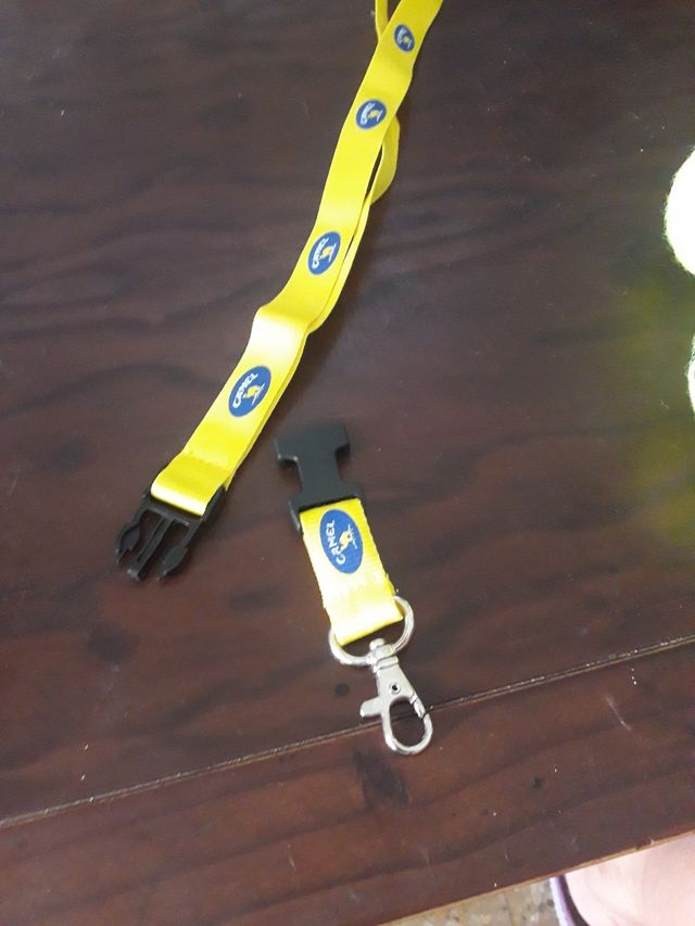 Cinta mosquetón y pelotas tenis