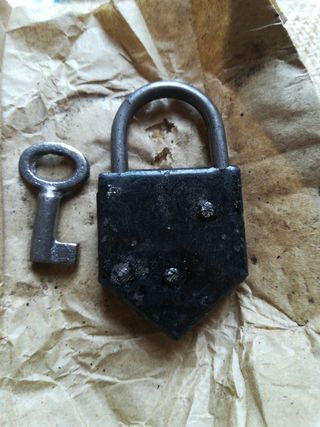 candado antiguo.
