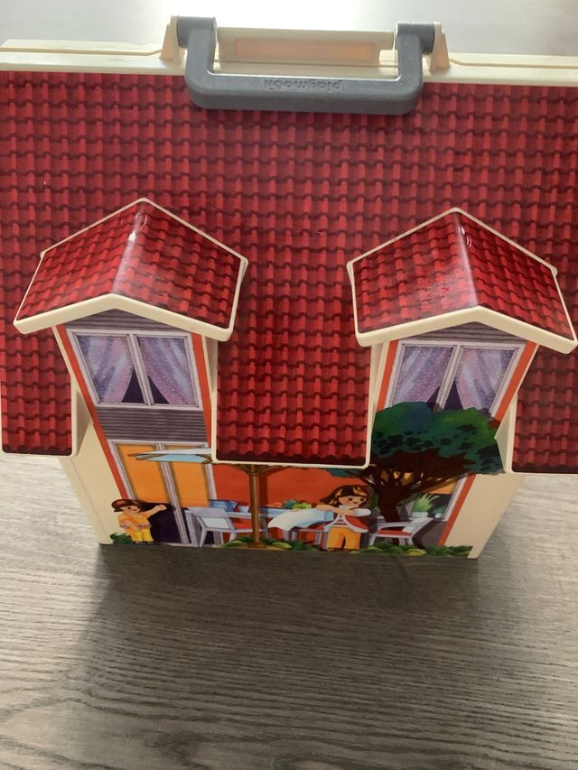 Caseta Playmobil con accesorios