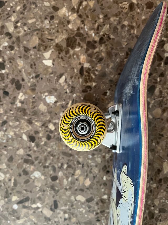 Dos skates tope gama y taba de skate 