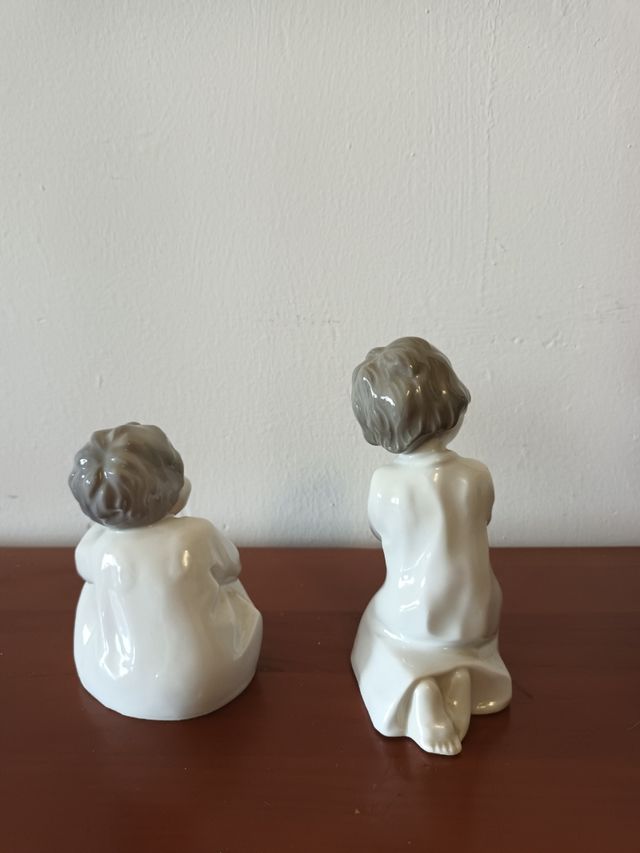 Pareja de figuras GDR porcelana.