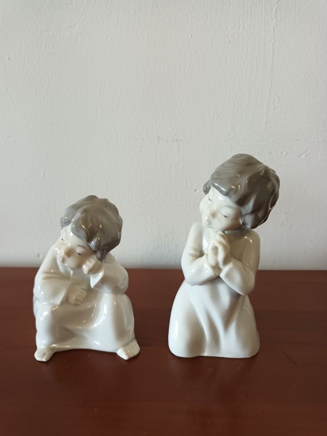 Pareja de figuras GDR porcelana.