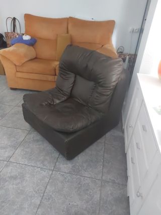 Sillón de piel marrón