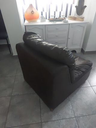 Sillón de piel marrón