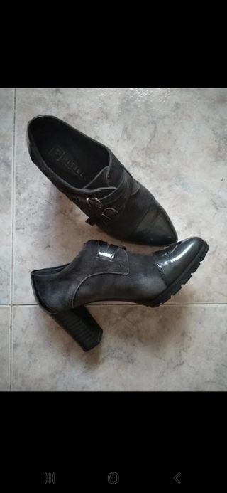Zapatos abotinados Pitillos