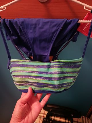 Bikini 👙 dos piezas de little Kiss nuevo