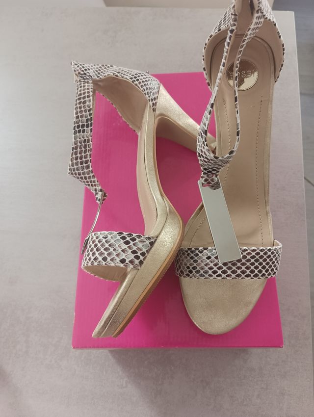 Sandalia de ceremonia piel de serpiente