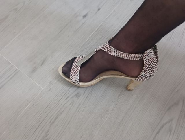 Sandalia de ceremonia piel de serpiente