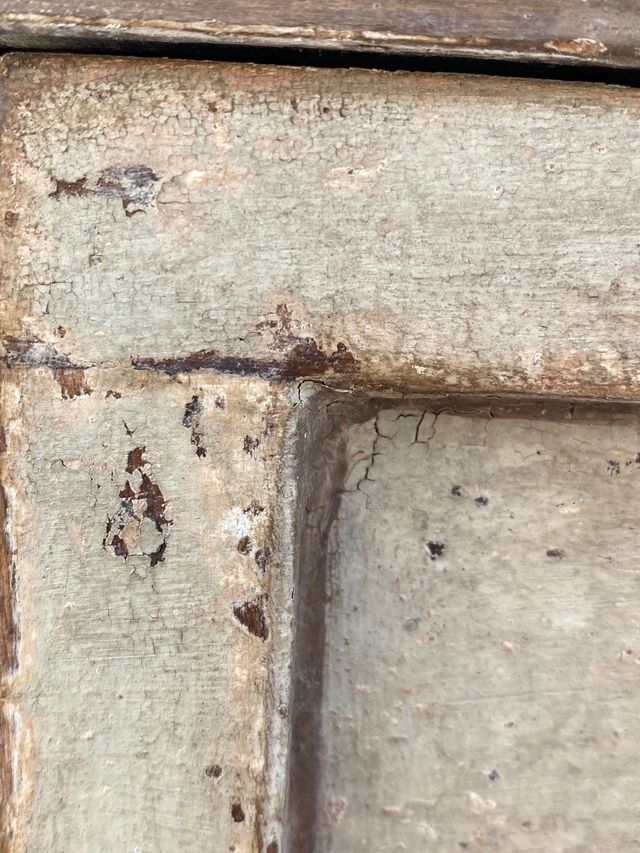 Antico cassettone laccato