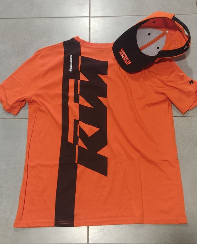 Camiseta y gorra Ktm