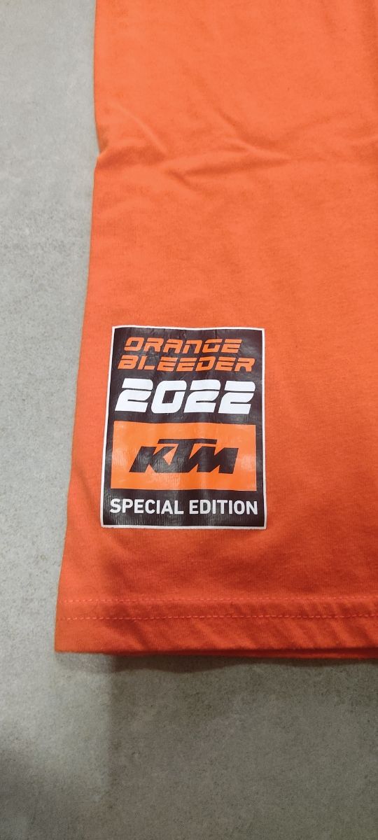 Camiseta y gorra Ktm