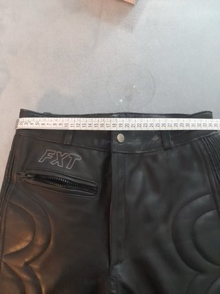 traje moto cuero