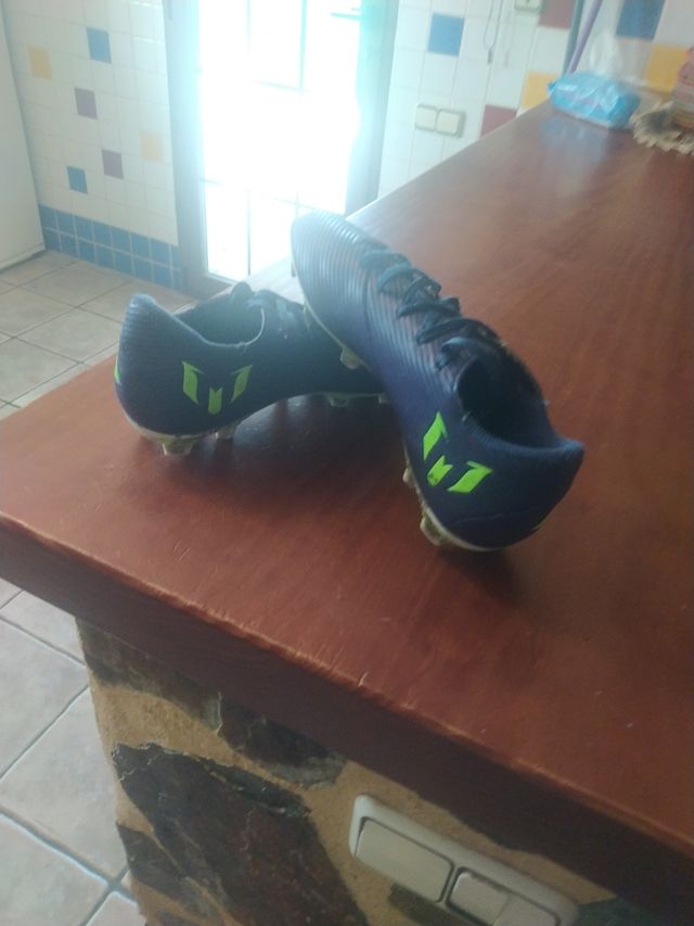 Zapatillas de fútbol adidas con tacos