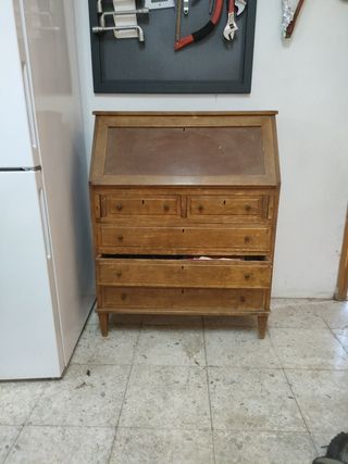 Escritorio vintage década 40 con llaves