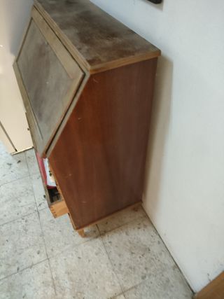 Escritorio vintage década 40 con llaves