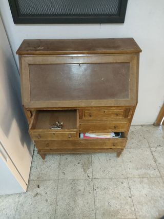 Escritorio vintage década 40 con llaves