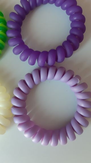Pulseras plástico rizos