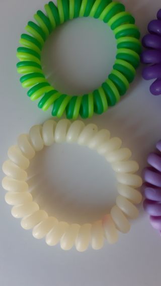 Pulseras plástico rizos