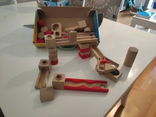 Laberinto para canicas de madera