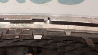Rejilla/Calandra+tapa superior Ford Focus II 2007